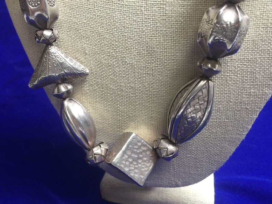 Silver Tone Chunky Bead Necklace [Photo 7]