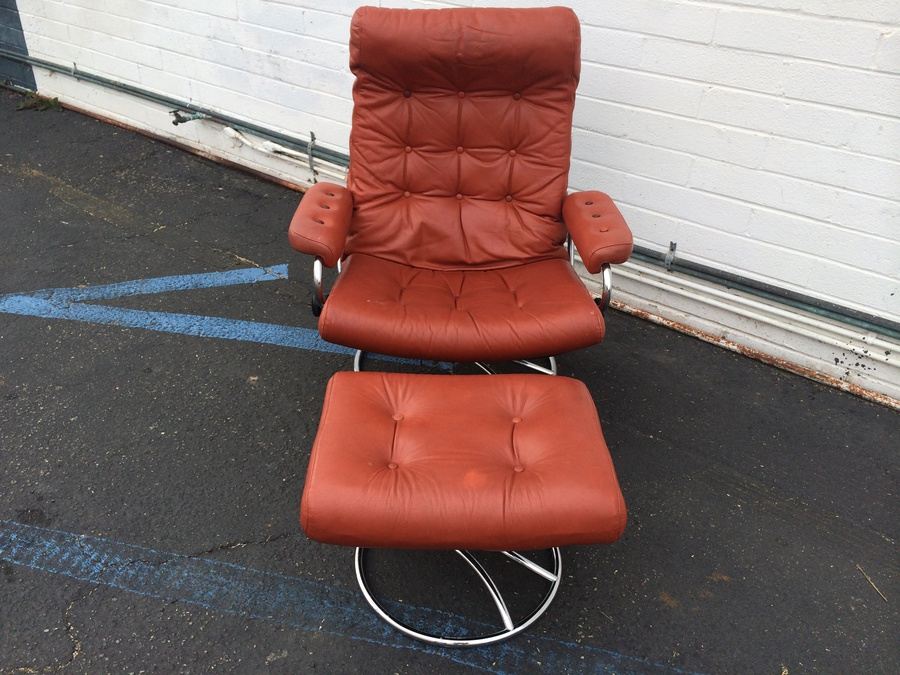 Ekornes Leather Reclining Chair and Ottoman with Chrome Base Swivel [Photo 2]