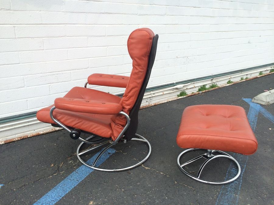 Ekornes Leather Reclining Chair and Ottoman with Chrome Base Swivel [Photo 6]