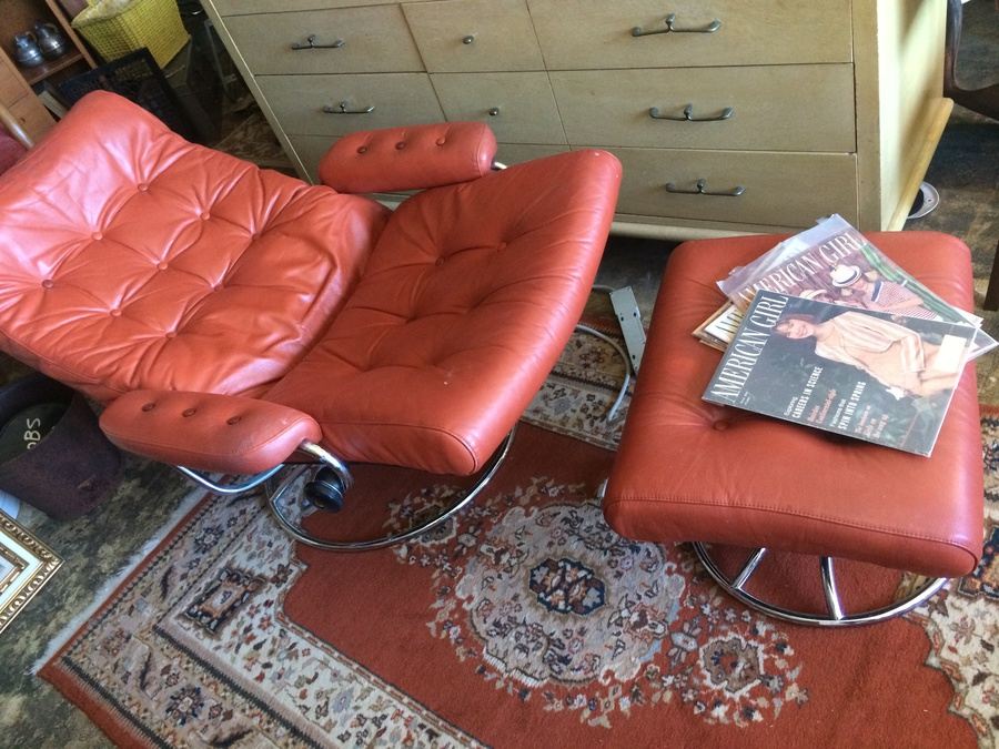 Ekornes Leather Reclining Chair and Ottoman with Chrome Base Swivel [Photo 9]