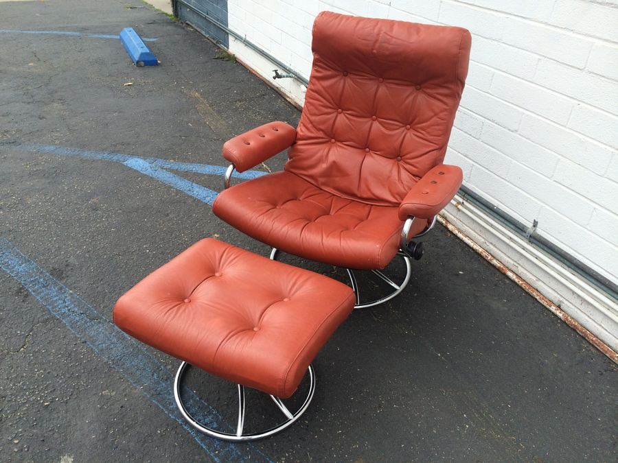 Ekornes Leather Reclining Chair and Ottoman with Chrome Base Swivel [Photo 8]
