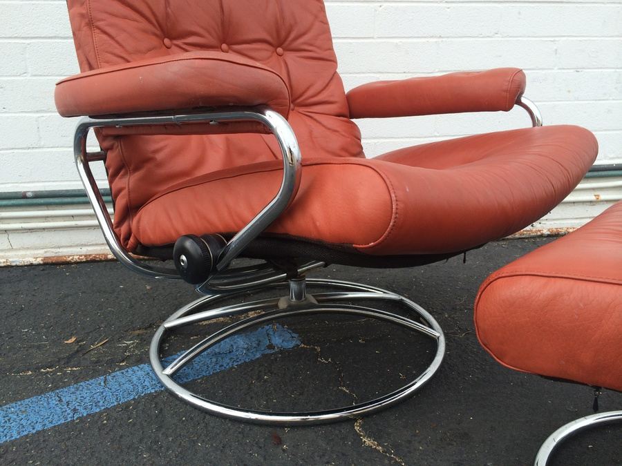 Ekornes Leather Reclining Chair and Ottoman with Chrome Base Swivel [Photo 3]