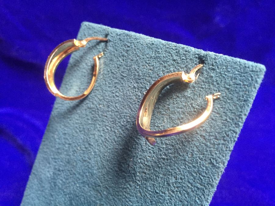 14k Gold Two Toned Italian Earrings Wt:2.2g [Photo 7]