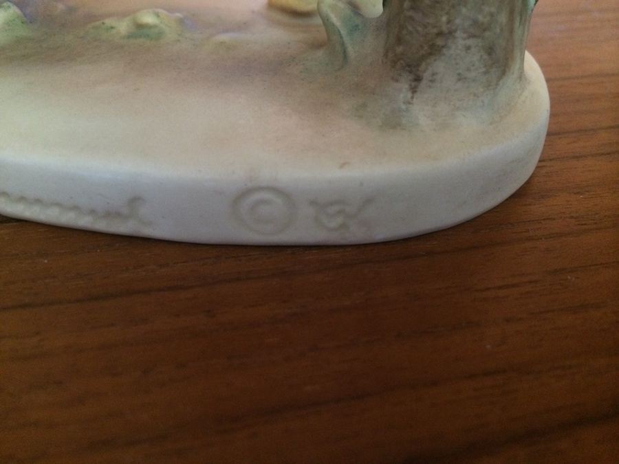 'Retreat To Safety' Goebel Hummel Figurine #201 Boy On Fence With Frog [Photo 6]