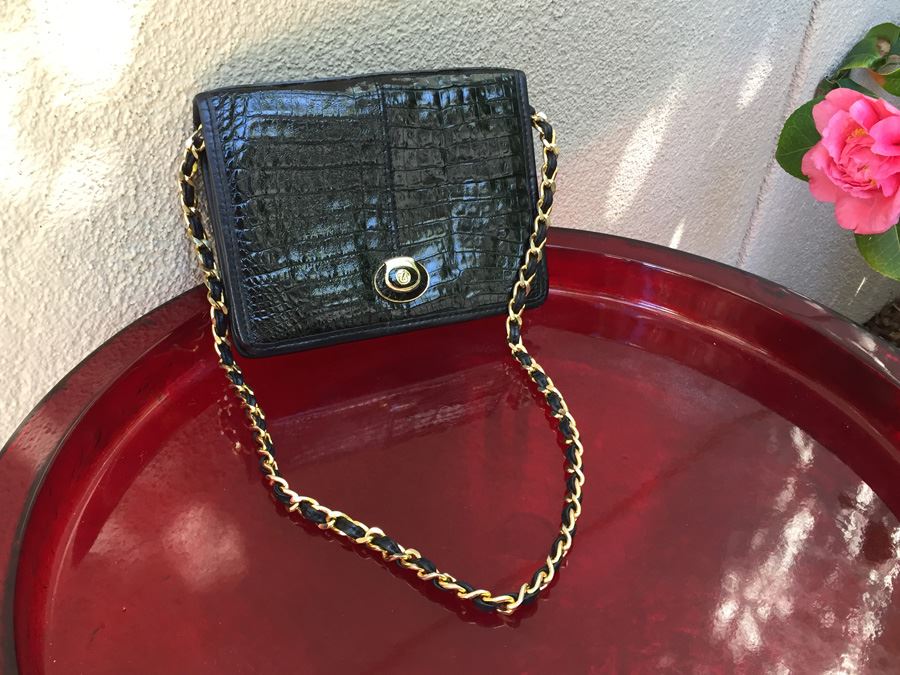 TAIR'S Black Handbag [Photo 1]