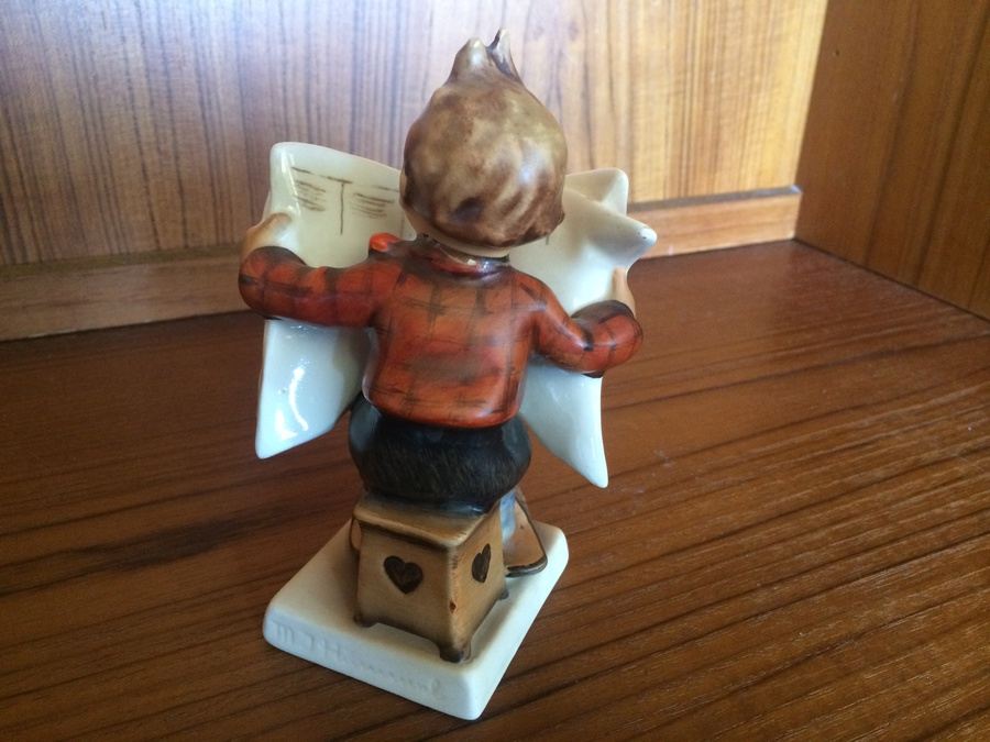 Hummel Latest News Figurine #184 [Photo 3]