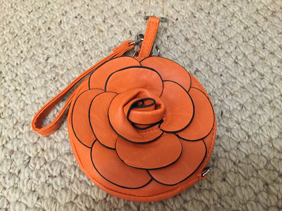 (8) Handbag And Luggage Lot [Photo 6]