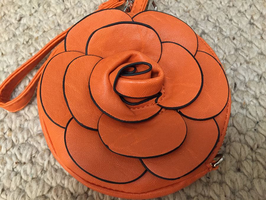 (8) Handbag And Luggage Lot [Photo 7]