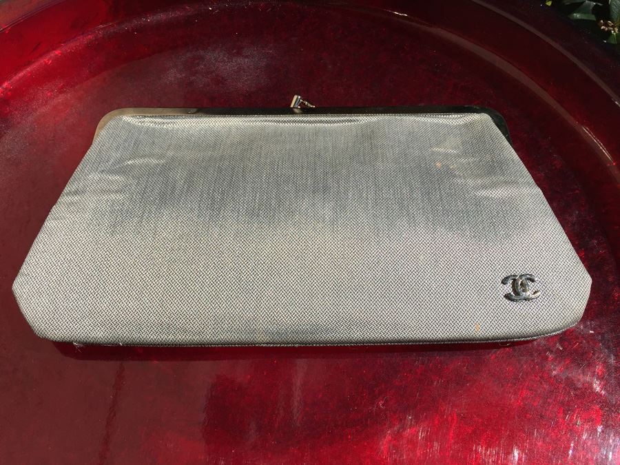 Chanel Handbag [Photo 4]