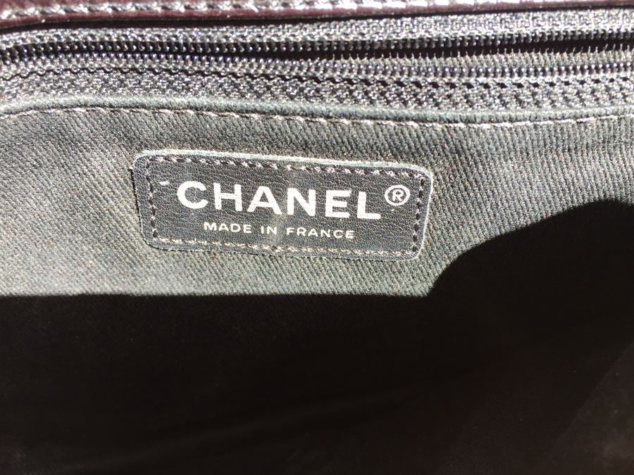 Black Chanel Handbag With Gold Hardware And Chain [Photo 3]