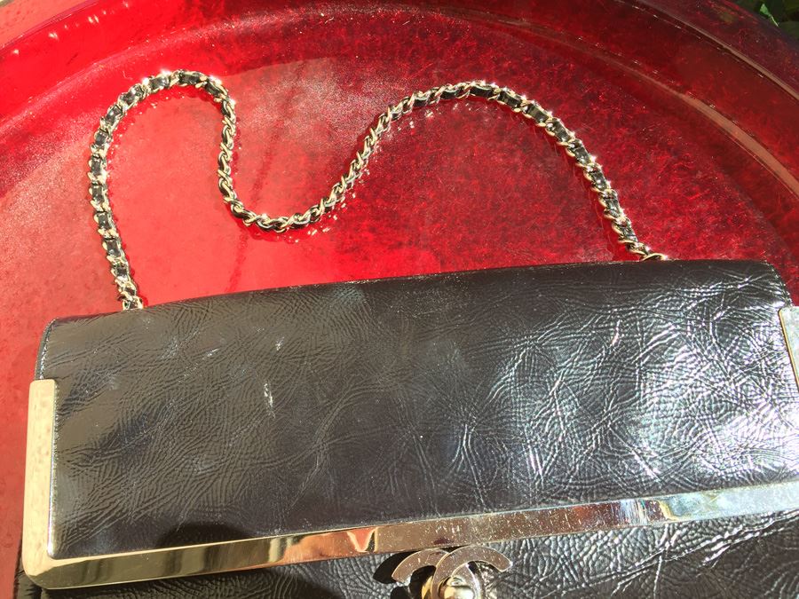 Black Chanel Handbag With Gold Hardware And Chain [Photo 5]