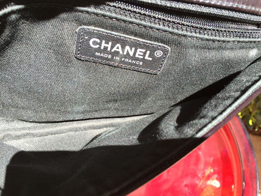 Black Chanel Handbag With Gold Hardware And Chain [Photo 9]