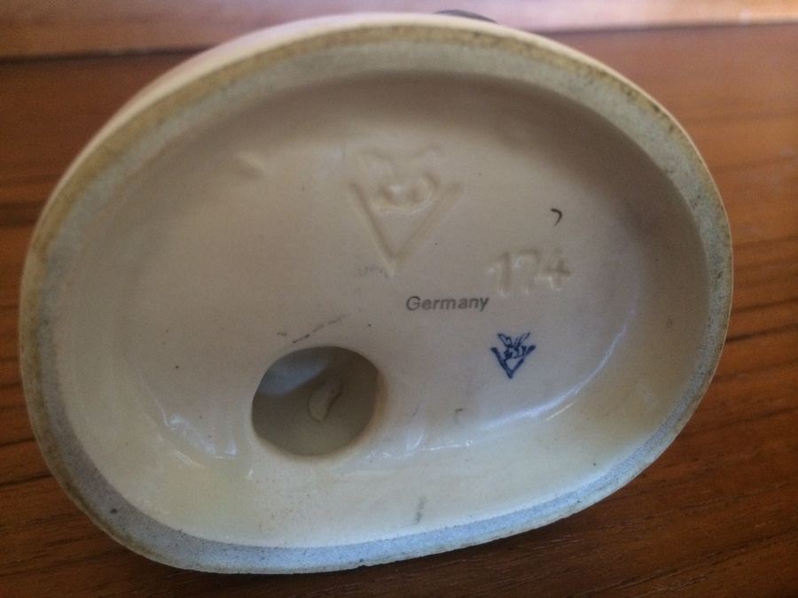 Goebel MI Hummel - She Loves Me She Loves Me Not #174 [Photo 7]