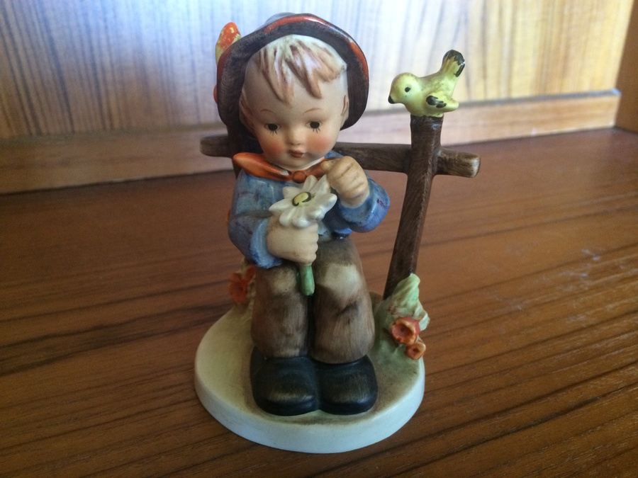 Goebel MI Hummel - She Loves Me She Loves Me Not #174 [Photo 2]