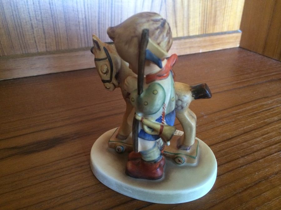 GOEBEL Hummel Figurine- 'PRAYER BEFORE BATTLE' , #20 [Photo 7]