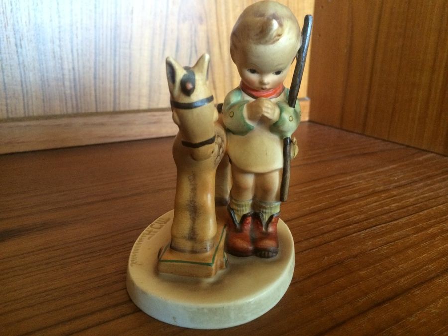 GOEBEL Hummel Figurine- 'PRAYER BEFORE BATTLE' , #20 [Photo 2]
