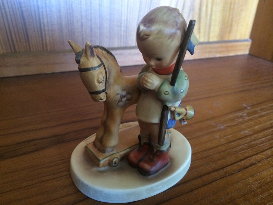 GOEBEL Hummel Figurine- 'PRAYER BEFORE BATTLE' , #20 [Photo 1]