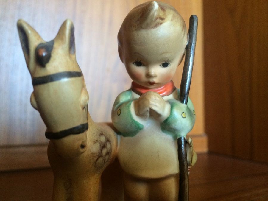 GOEBEL Hummel Figurine- 'PRAYER BEFORE BATTLE' , #20 [Photo 3]