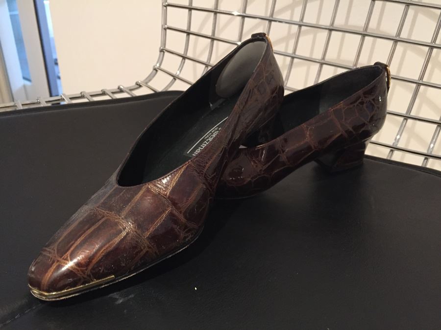 Stuart Weitzman Shoes Size 7W [Photo 1]