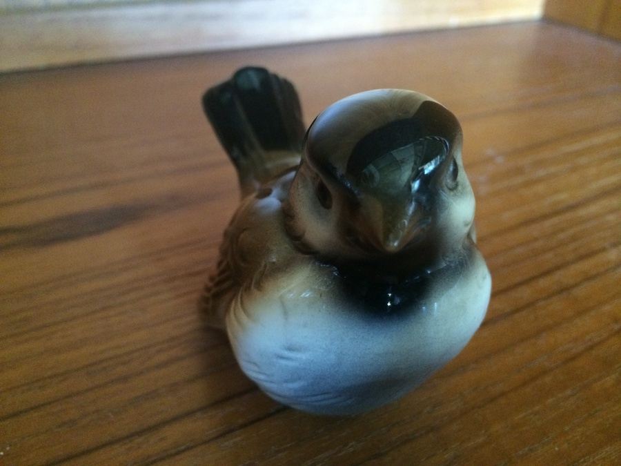 VINTAGE GOEBEL Porcelain SPARROW Bird Figurine CV73 [Photo 2]