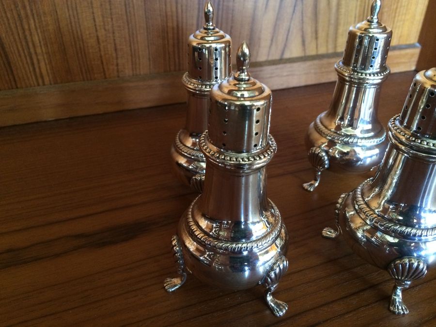 Sterling Silver Salt Shakers in Excellent Condition [Photo 2]