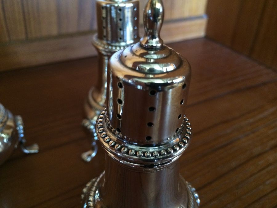 Sterling Silver Salt Shakers in Excellent Condition [Photo 4]