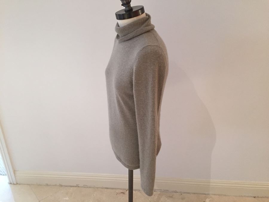 Nieman Marcus Cashmere Sweater Size S [Photo 2]