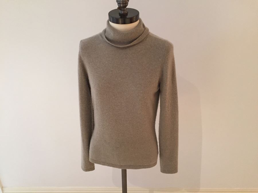 Nieman Marcus Cashmere Sweater Size S [Photo 1]
