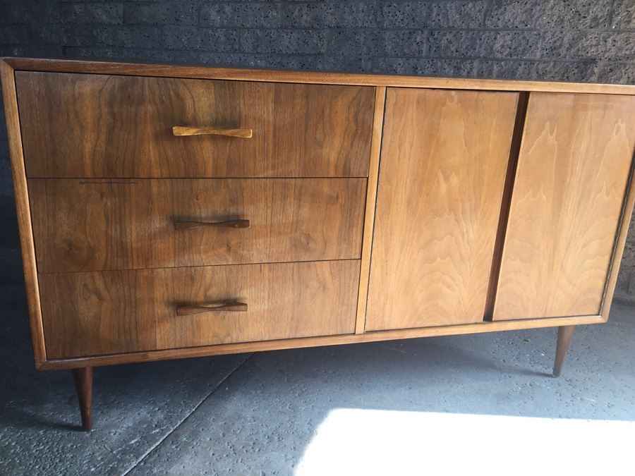 Mid-Century Modern Walnut Veneer Buffet [Photo 7]