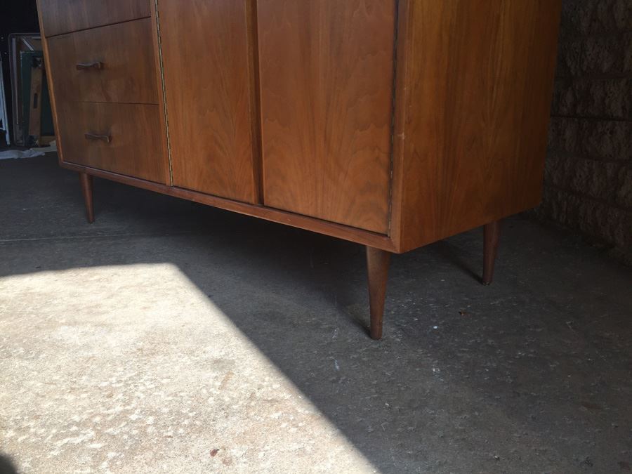 Mid-Century Modern Walnut Veneer Buffet [Photo 10]