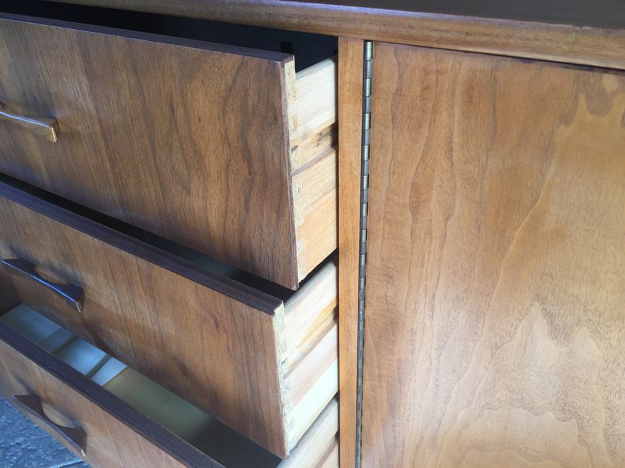 Mid-Century Modern Walnut Veneer Buffet [Photo 16]