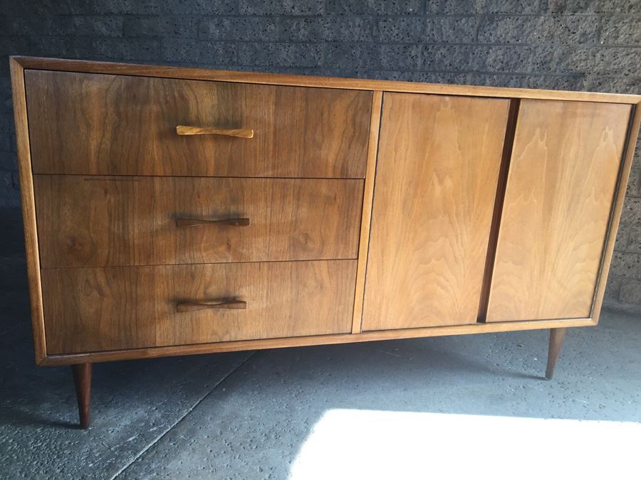 Mid-Century Modern Walnut Veneer Buffet [Photo 6]