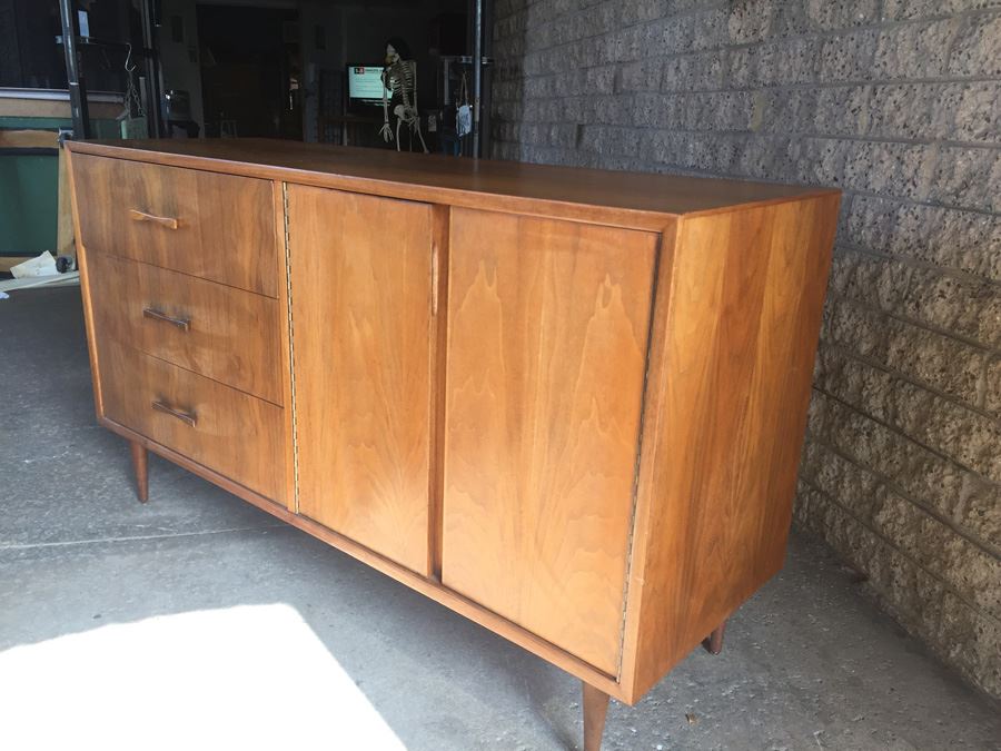 Mid-Century Modern Walnut Veneer Buffet [Photo 2]