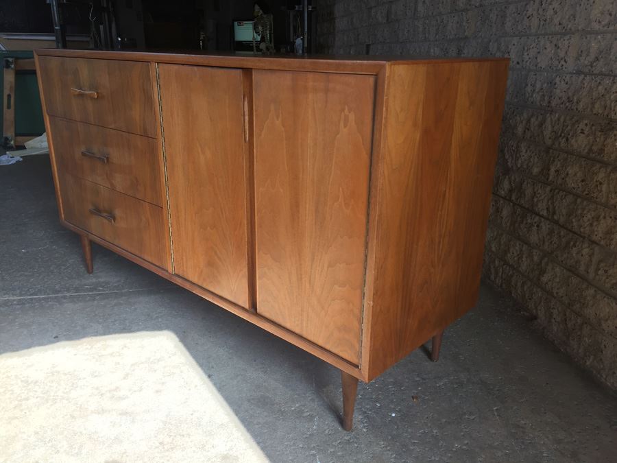 Mid-Century Modern Walnut Veneer Buffet [Photo 8]