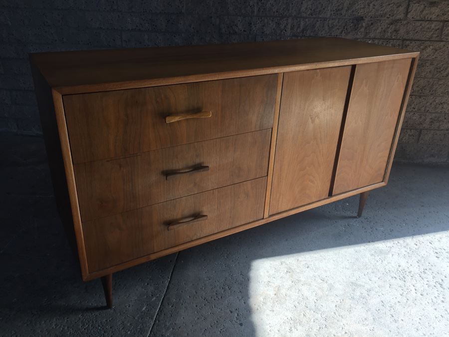 Mid-Century Modern Walnut Veneer Buffet [Photo 11]