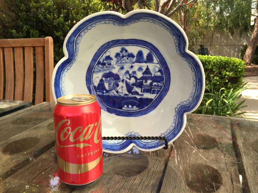 Antique Chinese Canton Blue And White Porcelain Cut-Corner Salad Bowl [Photo 1]