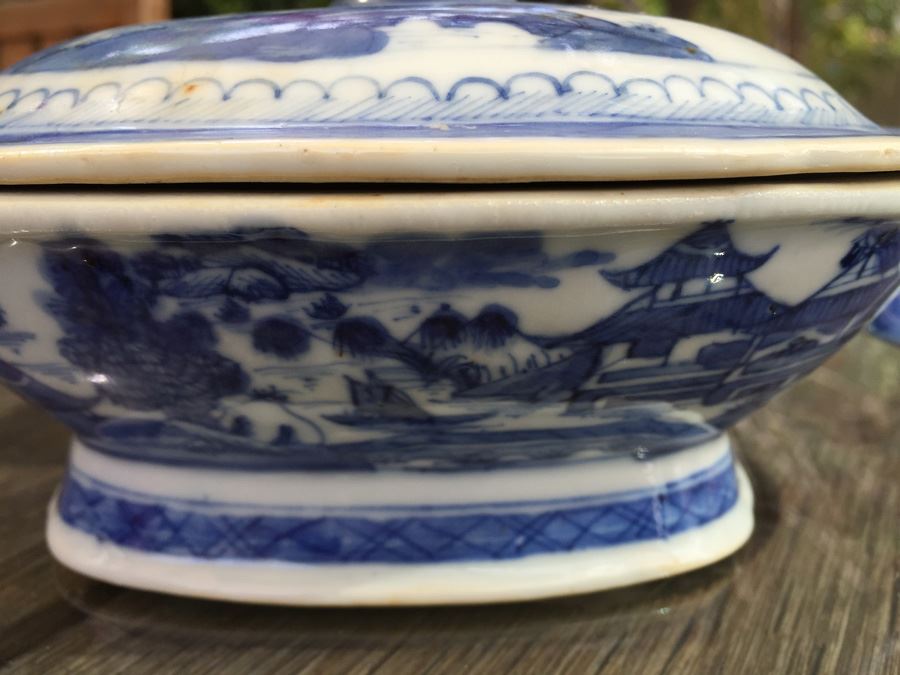 Antique Chinese Canton Blue And White Porcelain Bowl With Lid Tureen Bull Handle [Photo 3]