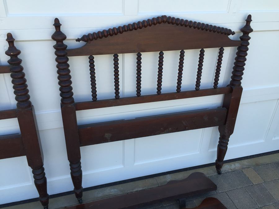 Victorian American Walnut Spool Bed Vintage 1860 Twin Headboard And Footboard With Rails Appraised $285 In 1983 [Photo 5]