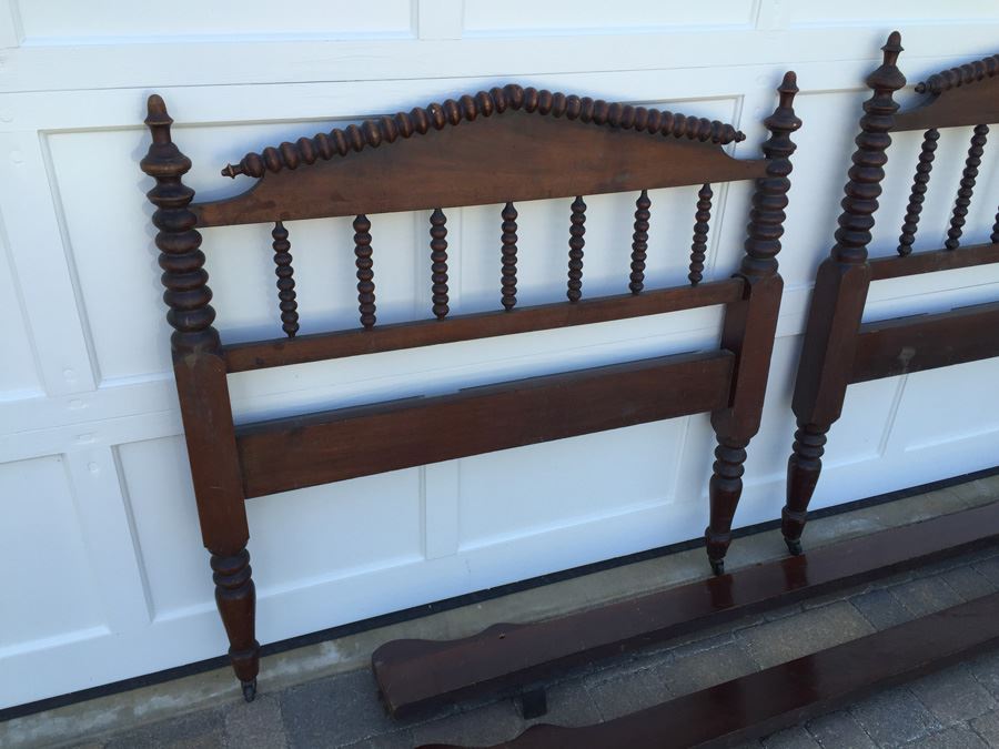 Victorian American Walnut Spool Bed Vintage 1860 Twin Headboard And Footboard With Rails Appraised $285 In 1983 [Photo 4]