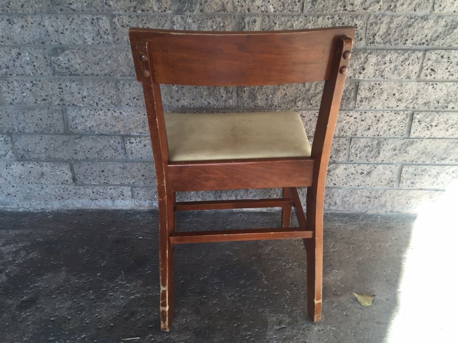 Vintage Sewing Chair With Sewing Supplies [Photo 6]