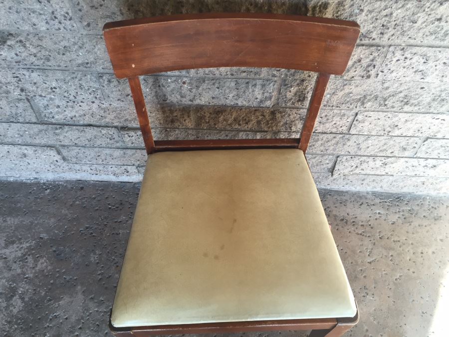 Vintage Sewing Chair With Sewing Supplies [Photo 5]
