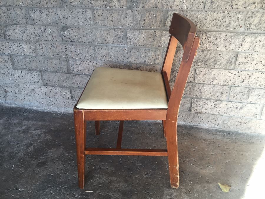Vintage Sewing Chair With Sewing Supplies [Photo 2]