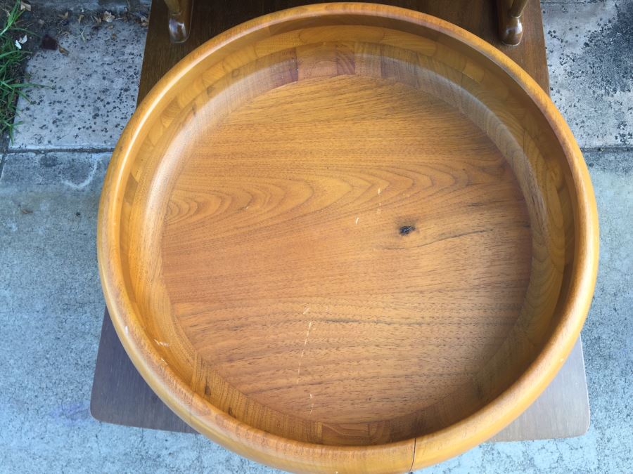 Large Footed Wooden Bowl [Photo 2]