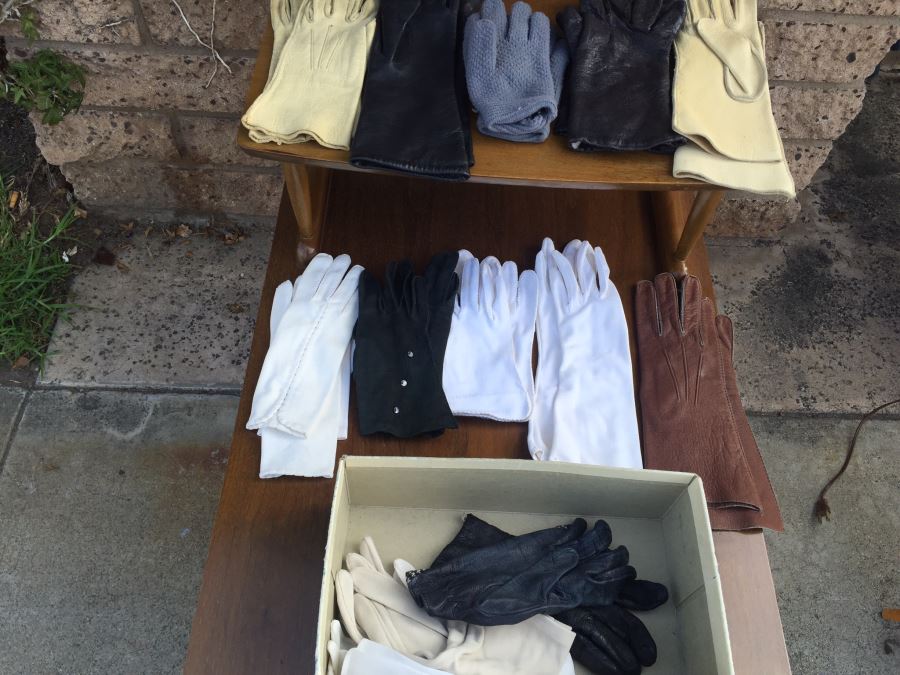 Vintage Women's Glove Lot [Photo 1]