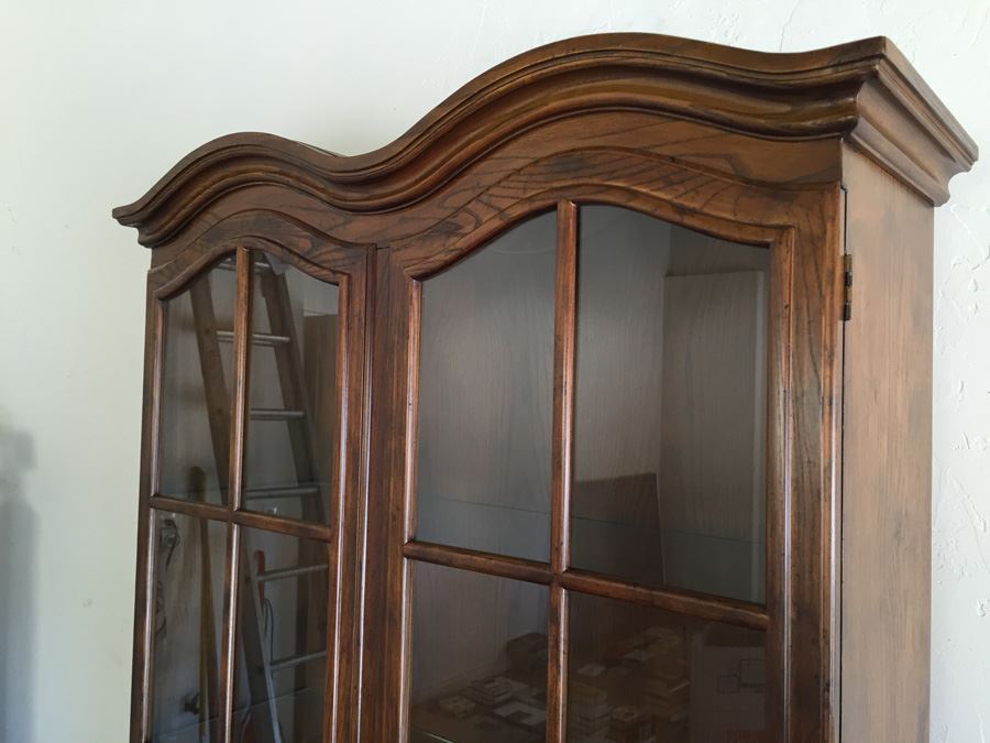 Stunning Henredon Furniture Tall Dome Top Curio Display Cabinet Lighted With Adjustable Glass Shelves Estimate $1,500 [Photo 9]