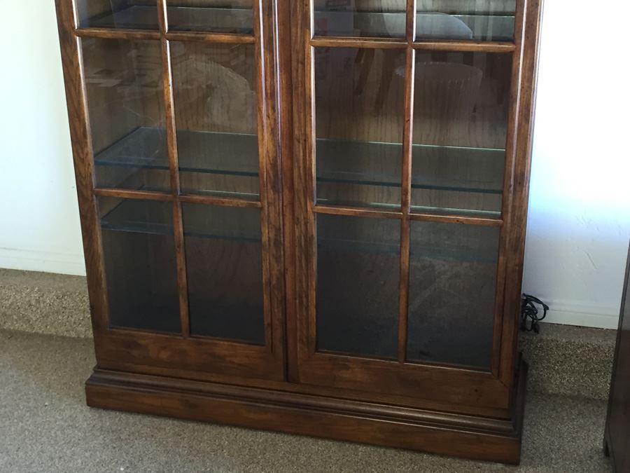 Stunning Henredon Furniture Tall Dome Top Curio Display Lighted With Adjustable Glass