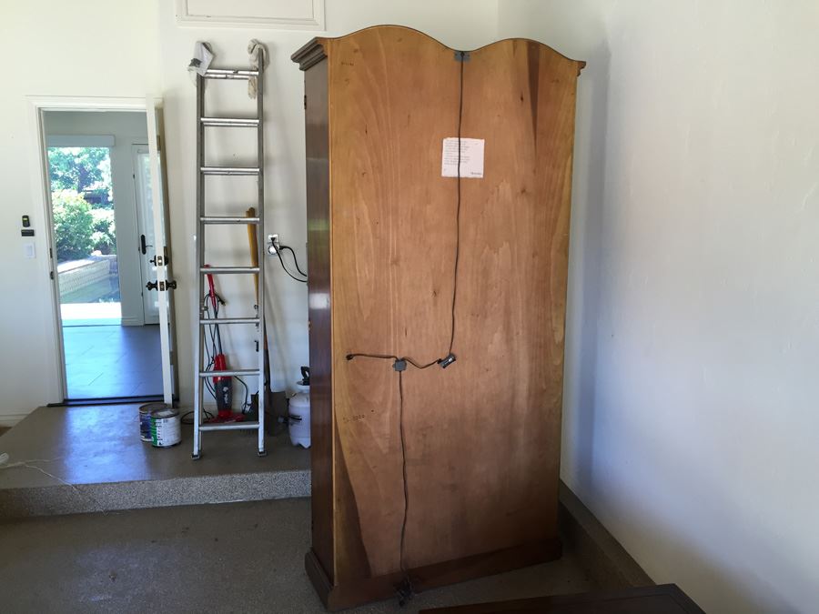 Stunning Henredon Furniture Tall Dome Top Curio Display Cabinet Lighted With Adjustable Glass Shelves Estimate $1,500 [Photo 21]