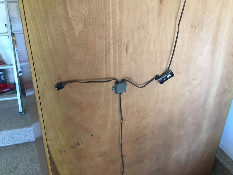 Stunning Henredon Furniture Tall Dome Top Curio Display Cabinet Lighted With Adjustable Glass Shelves Estimate $1,500 [Photo 24]