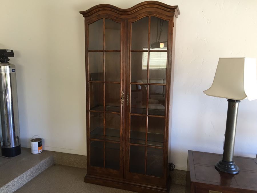 Stunning Henredon Furniture Tall Dome Top Curio Display Cabinet Lighted With Adjustable Glass Shelves Estimate $1,500