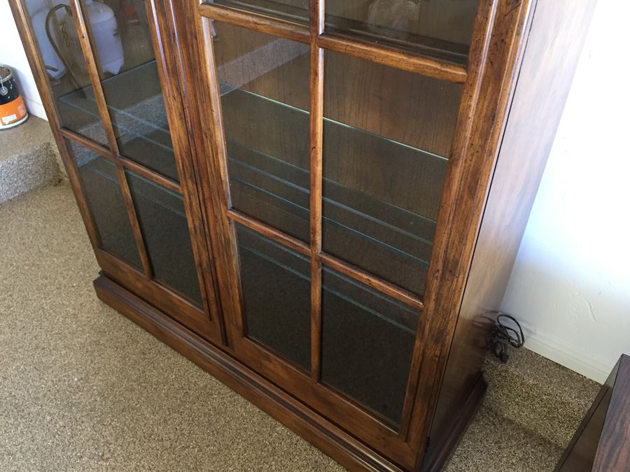 Stunning Henredon Furniture Tall Dome Top Curio Display Lighted With Adjustable Glass